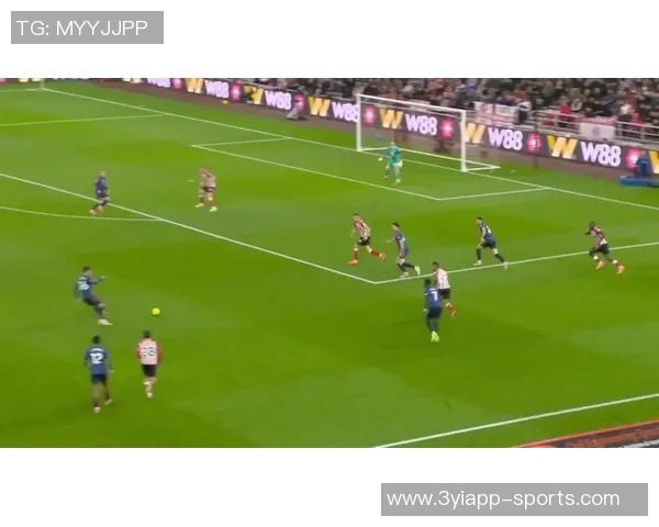 苏维门迪拼抢遭误判吃黄牌随后桑德兰抓住机会进球