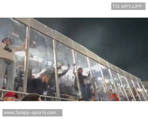 巴萨对法兰克福球迷票务限制引发1000名无票球迷涌入客场事件