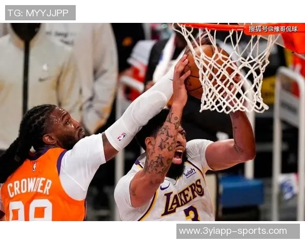 浓眉因双侧跟腱劳损在场边沉思队友们纷纷表现出担忧神情